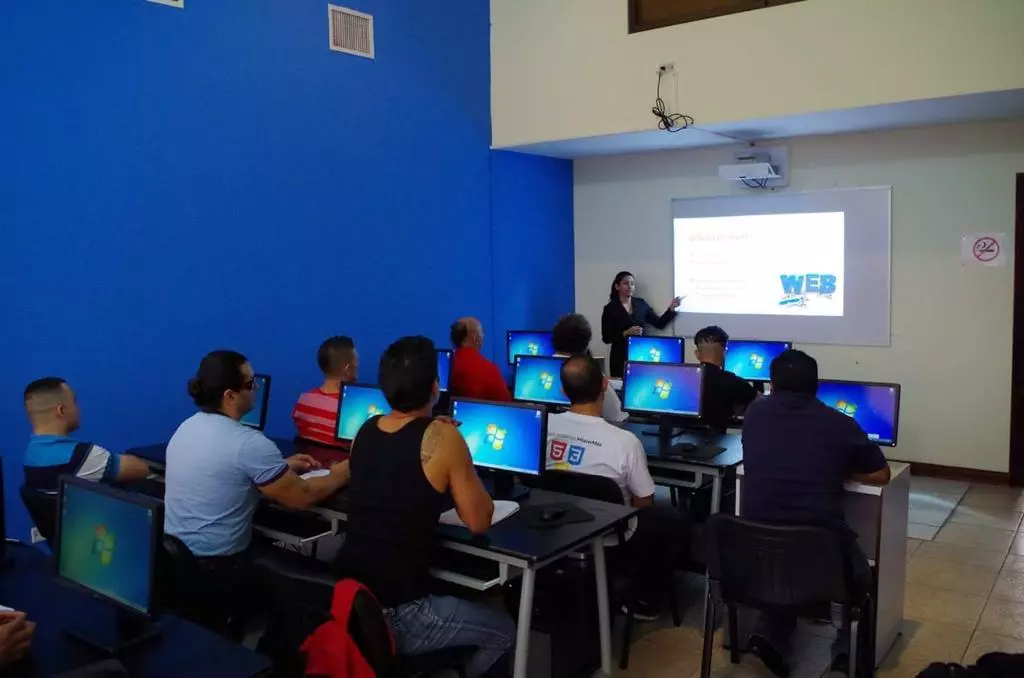 Proyecto comunitario de Logos Hub Informático